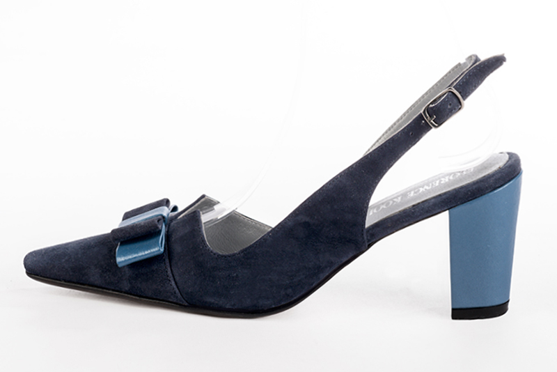 Navy blue women's open back shoes, with a knot. Tapered toe. High block heels. Profile view - Florence KOOIJMAN